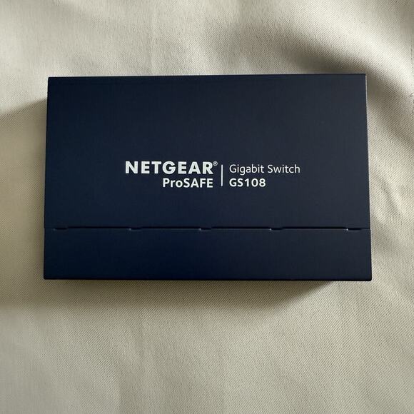 Netgear ProSafe GS108v4 8 Port Gigabit Desktop Ethernet Unmanaged Switch ProSafe - Picture 2 of 13